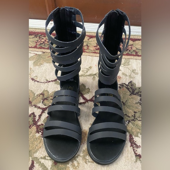 Women’s Gladiator Flat - Picture 5 of 8